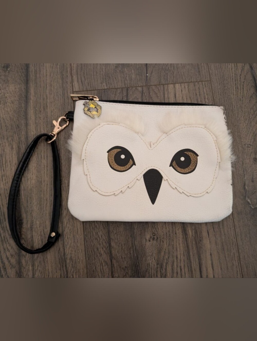 3/$30 💜 White Owl Wristlet Pouch with Harry Potter Hufflepuff crest lapel pin
